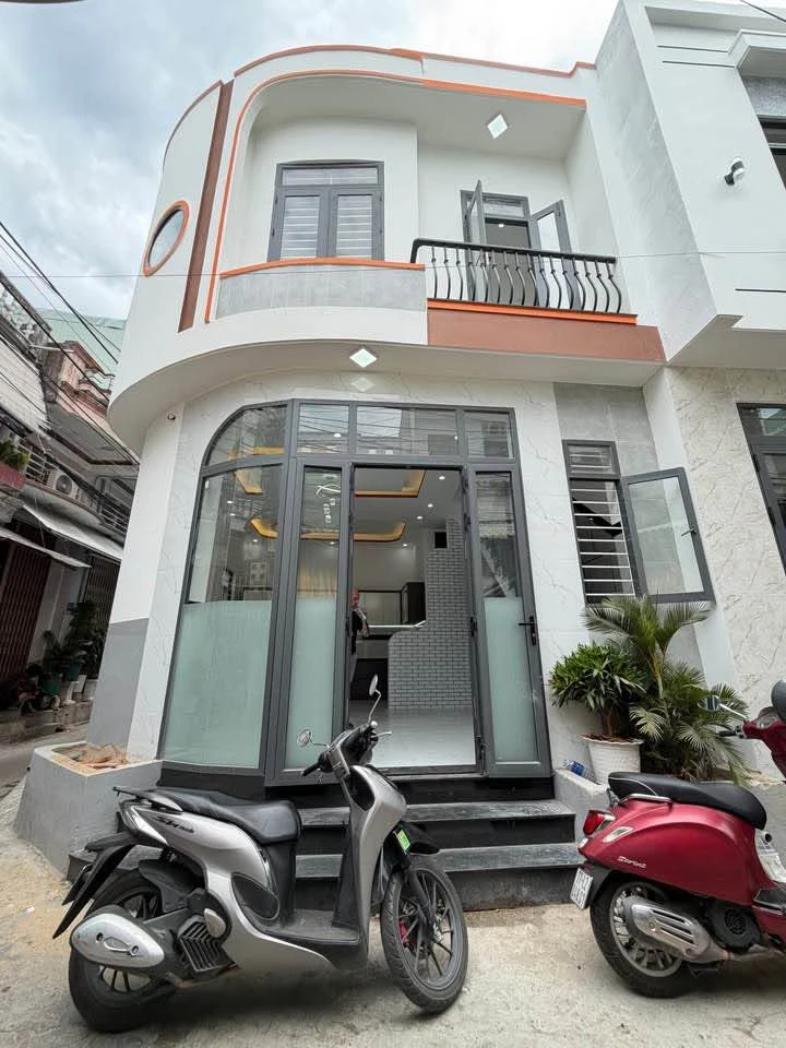 Bán nhà 2 tầng ôm góc hẻm Đống Đa, 40,1m², 2PN 2WC tại Quy Nhơn - Ảnh 1