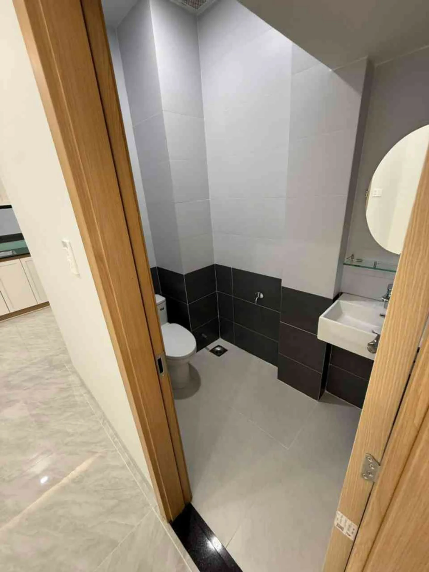 Bán nhà 3 tầng 60m2 full nội thất 3PN 3WC tại Linh Chiểu, Thủ Đức giá 5,9 tỷ - Ảnh 1