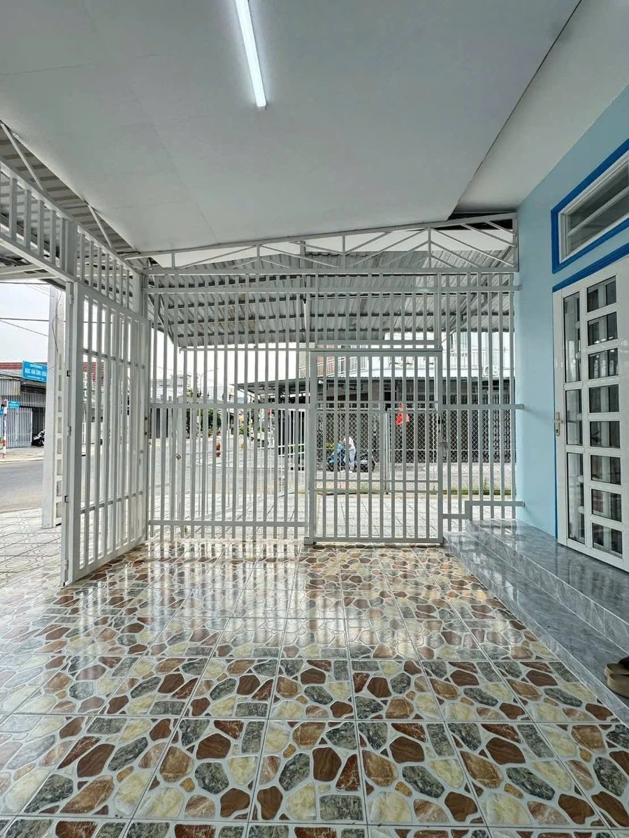 Bán nhà góc 2 mặt tiền đường Ngọc Hân Công Chúa, 97,88m2, 2 tỷ 700 triệu, Rạch Giá - Ảnh thu nhỏ 3