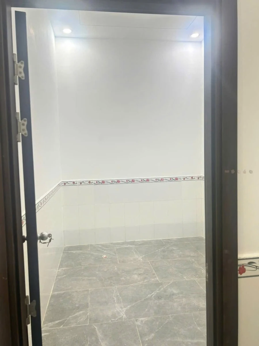 Cho thuê nhà 1 trệt 1 lầu 96m2, 2PN, sân đậu ô tô, hẻm Nguyễn Thiện Thuật, Rạch Giá - Ảnh thu nhỏ 5