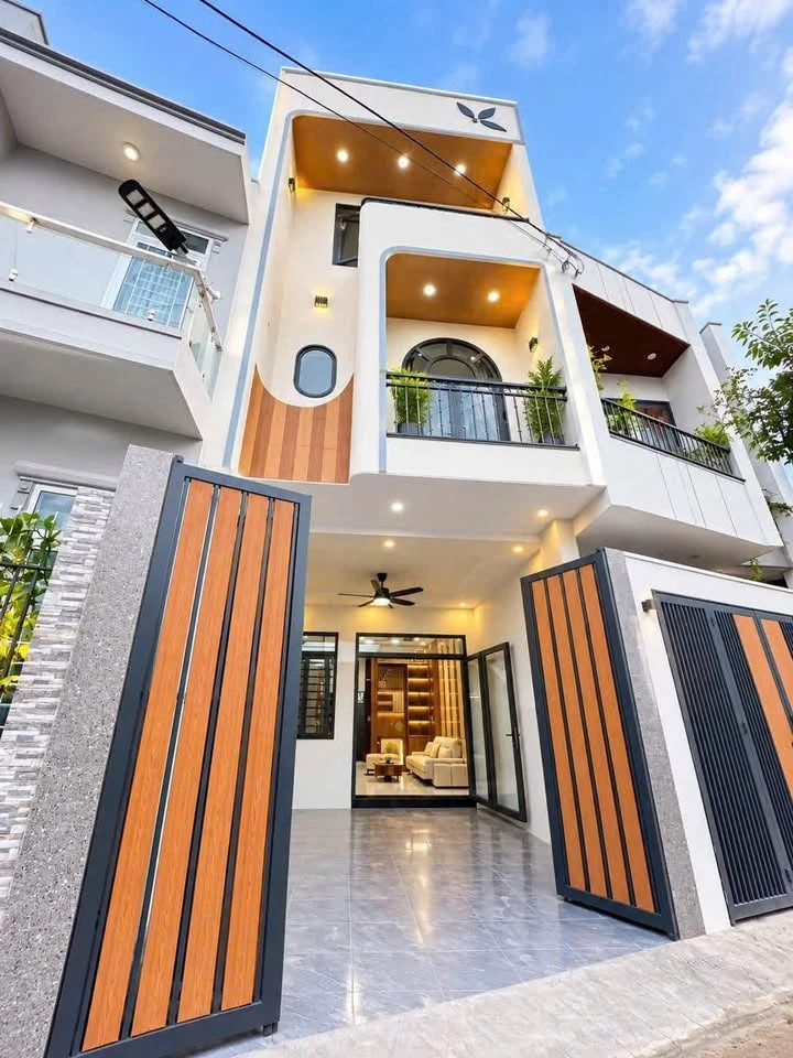 Bán nhà 1 trệt 2 lầu Tân Phong 4.5×17m, 4 tỷ 180 - Ảnh 1