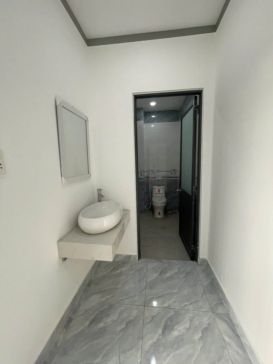Bán nhà sân vườn 5x31m, 3 phòng ngủ, 2WC, giá 2,08 tỷ tại Bến Cát, Bình Dương - Ảnh thu nhỏ 4