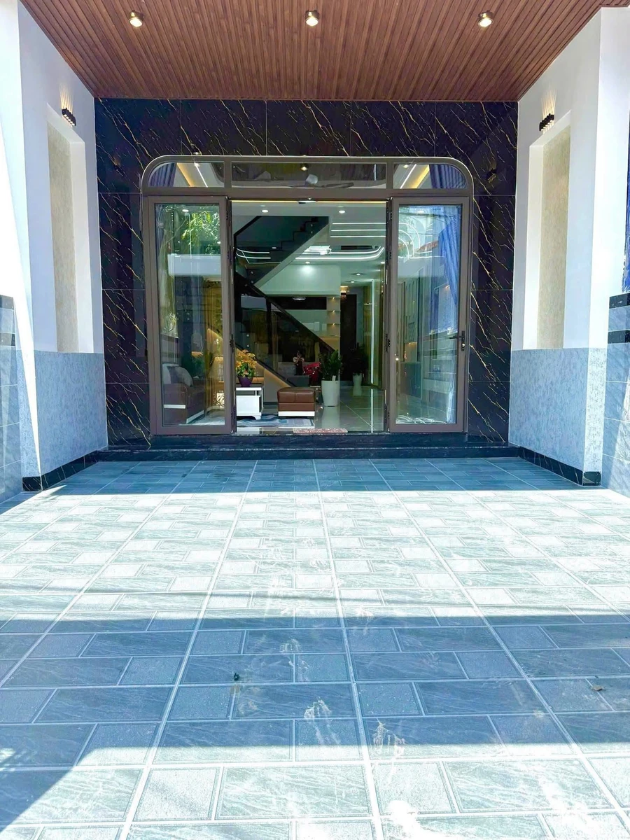 Bán nhà 3 lầu 100m² Dĩ An, nội thất cao cấp 7.8 tỷ - Ảnh thu nhỏ 3