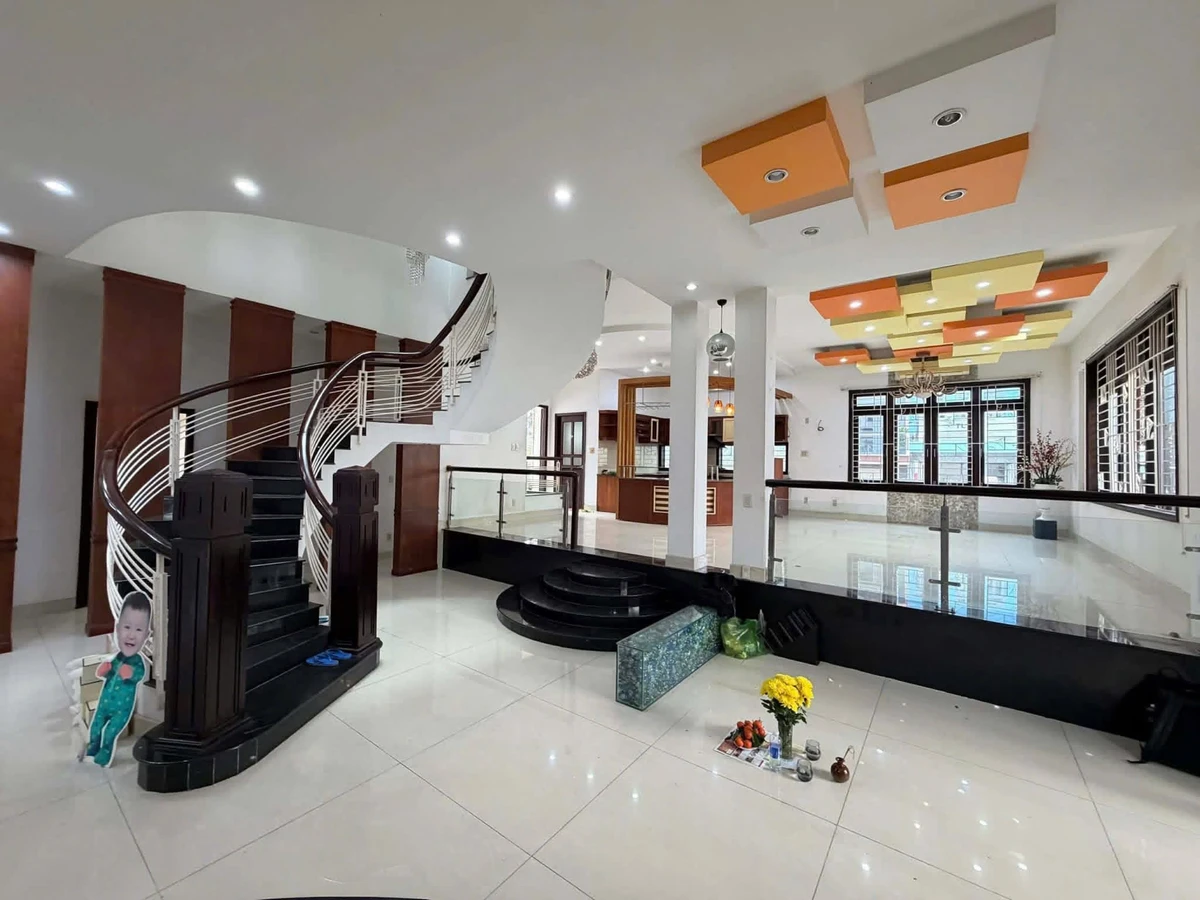 Bán biệt thự góc 2 mặt tiền 500m² Quận 7 giá 68,6 tỷ - Ảnh thu nhỏ 5