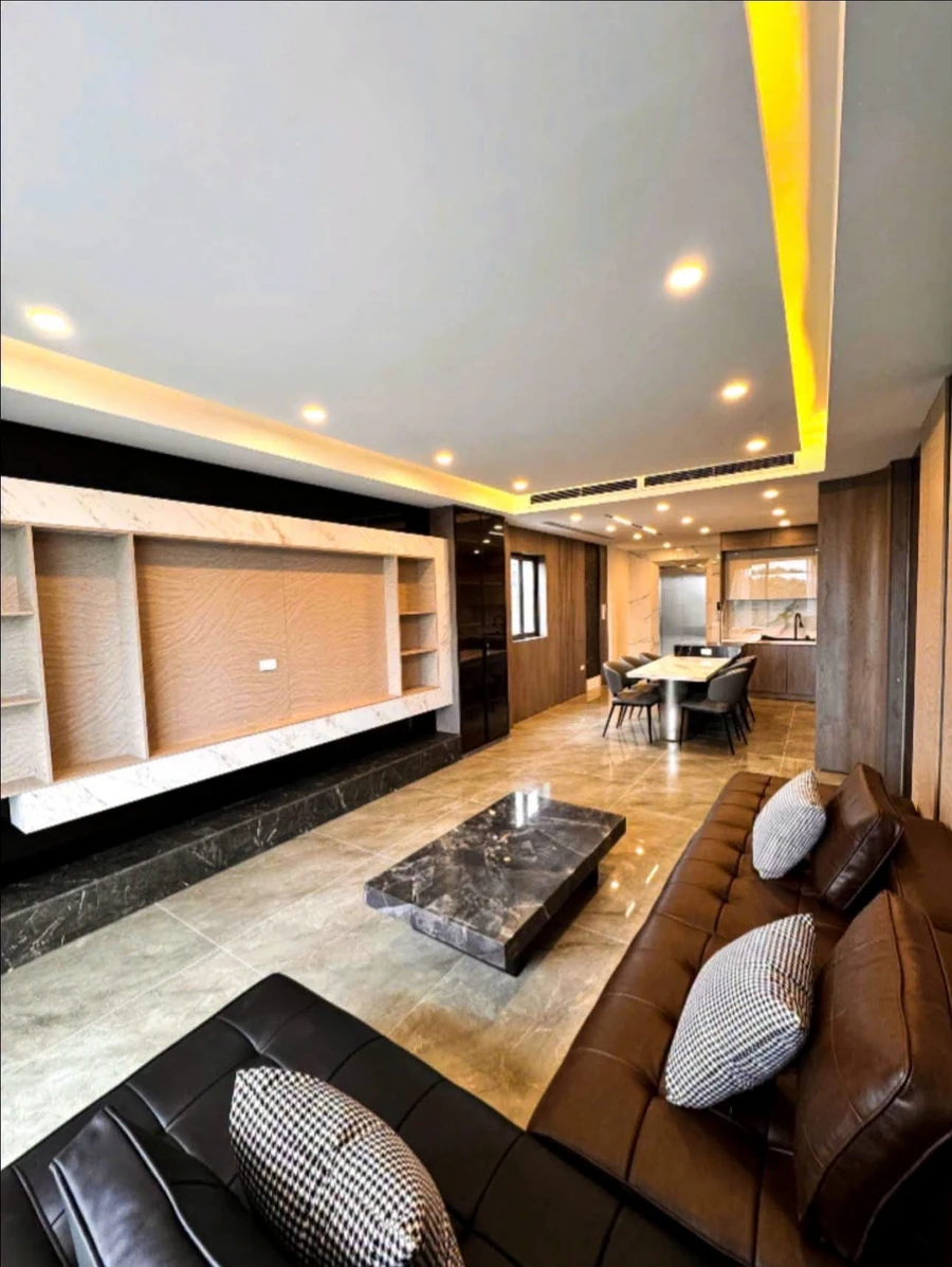 Bán nhà phố Việt Hưng Long Biên 56m2 7 tầng 10 tỷ - Ảnh 1
