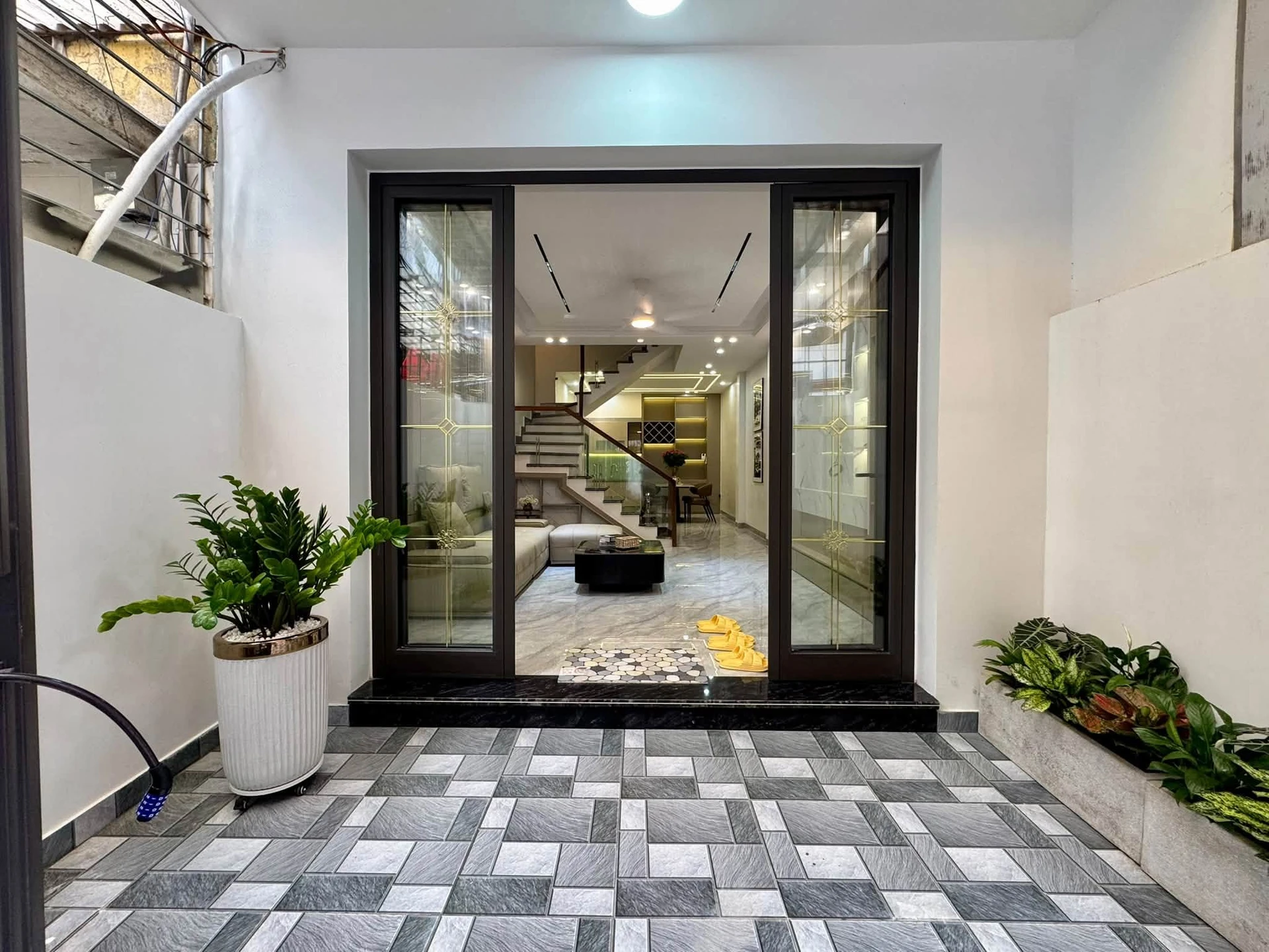 Bán nhà riêng 51m² 4 tầng Q1 giá 3 tỷ - Ảnh 1