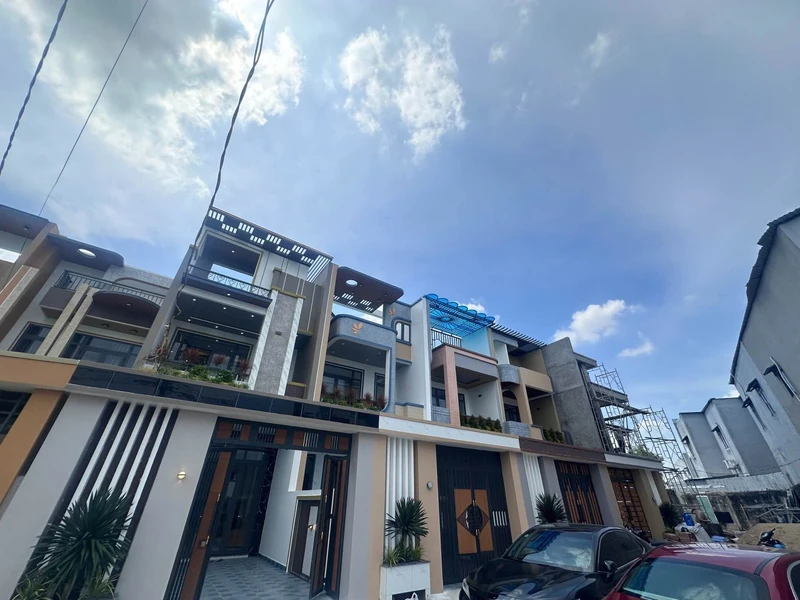 Bán nhà phố 1 trệt 1 lầu, 3PN, sân vườn mini tại KDC Long Hòa, Rạch Kiến, Cần Đước, Long An
