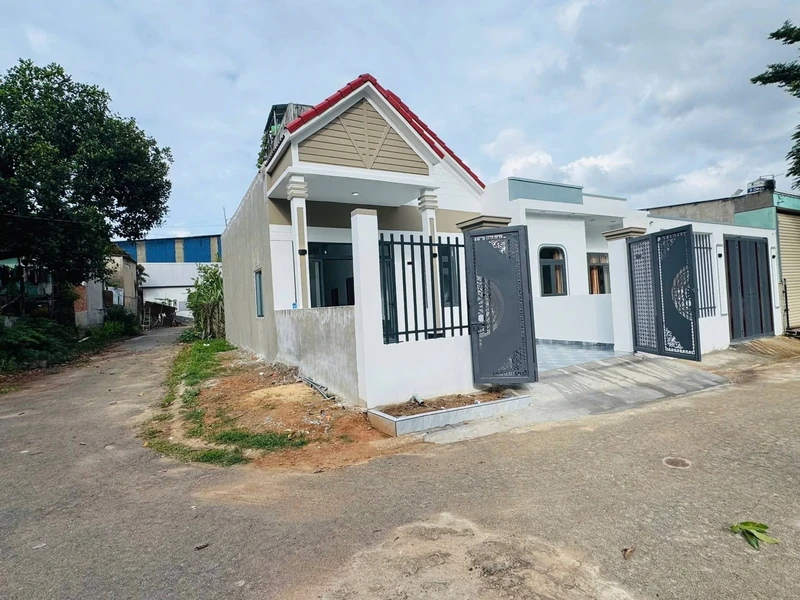 Bán nhà cấp 4 mái Thái 100.5m² 1 tỷ 880 Bình Dương