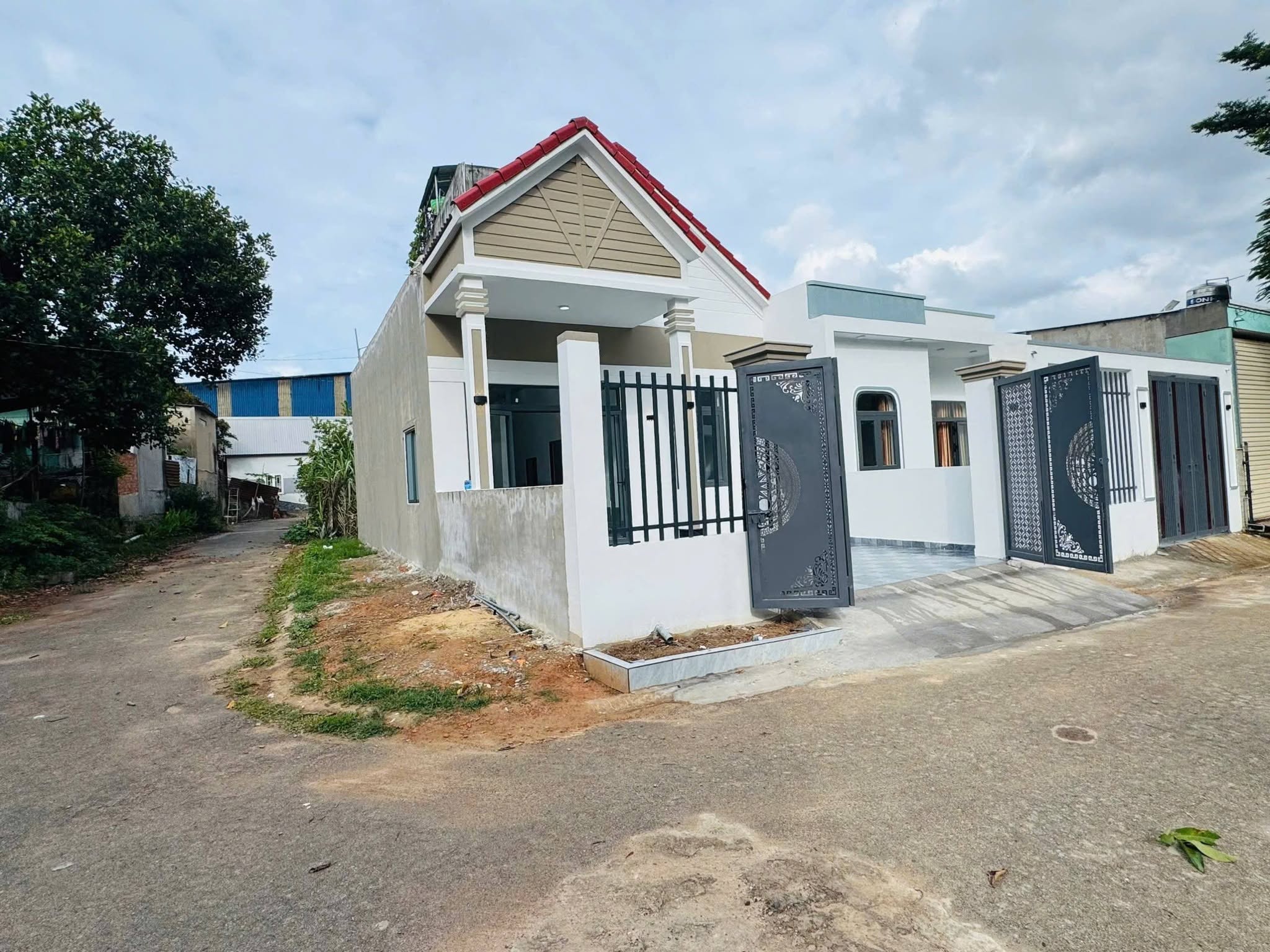 Bán nhà cấp 4 mái Thái 100.5m² 1 tỷ 880 Bình Dương