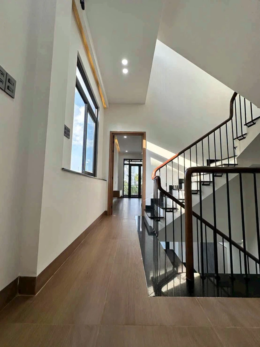 Bán nhà mặt tiền 100m² Dĩ An, gần BigC GO, 6.9 tỷ - Ảnh thu nhỏ 4