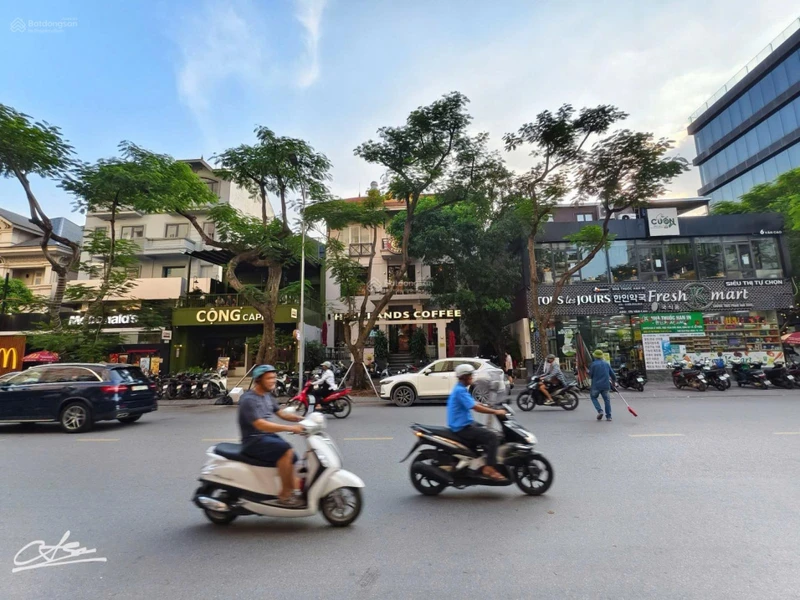 Siêu phẩm mặt tiền 9m mặt phố Văn Cao - Giá hạ 3 tỷ còn 38 tỷ - 180m2