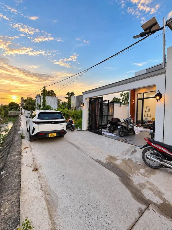 Bán nhà 172m² 3PN sân vườn Phú Tân, 2 tỷ 690