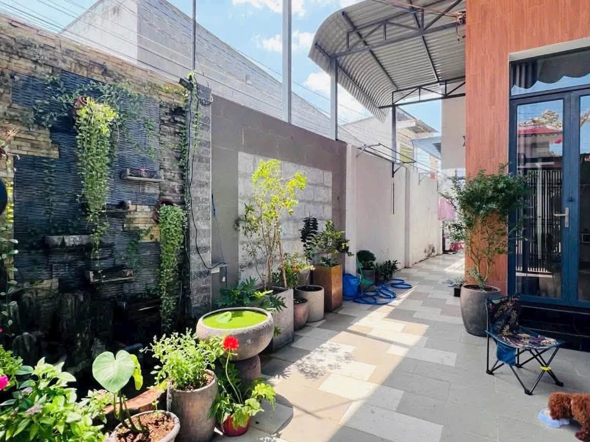 Bán nhà cấp 4 hẻm ô tô 77m² đường Cách Mạng Tháng 8, Phường Long Hương (Bà Rịa), giá 2 tỷ - Ảnh 1