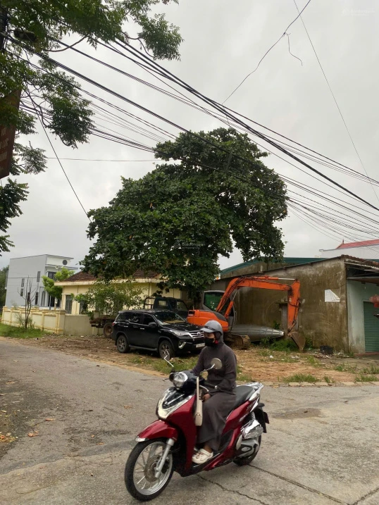Chính chủ cần bán gấp lô đất hai mặt tiền đường liên xã vị trí vàng tại thôn Quy Hậu, Lệ Thủy - Ảnh 1