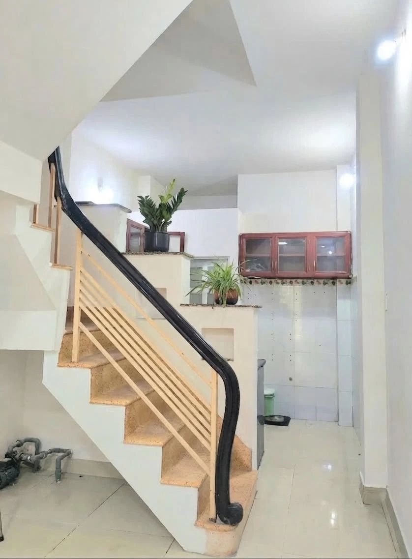 Bán nhà hẻm Nguyễn Văn Cừ, Quận 1, đất 30,5m2, sàn 116m2, giá 5,8 tỷ - Ảnh thu nhỏ 4