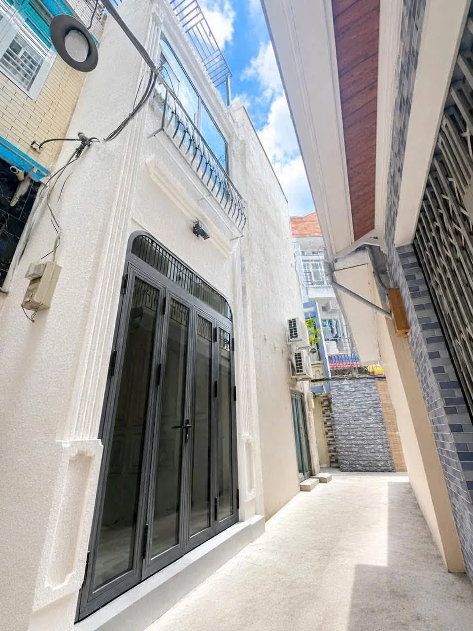 Bán nhà Quận 4 22,3m², 1 trệt 1 lầu sân thượng, 3PN 2WC, giá 3 tỷ 780 triệu - Ảnh 1