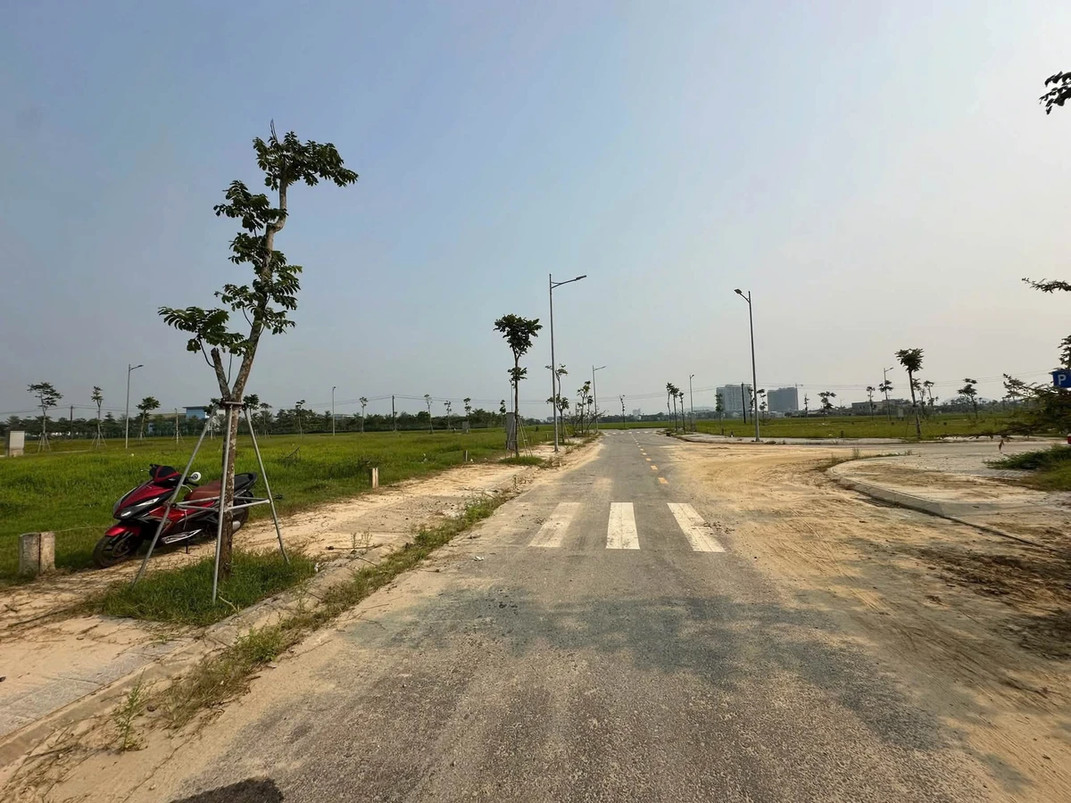 Bán đất mặt tiền đường 13,5m KQH Tôn Thất Cảnh, 96m2, view công viên, An Cựu, Huế - Ảnh 1