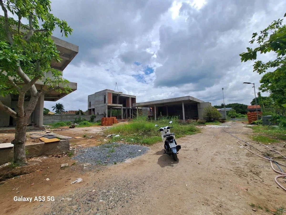 Bán biệt thự sân vườn hồ cá Koi 2700m2 mặt tiền TL835C, xã Mỹ Yên, Tây Ninh - Ảnh thu nhỏ 2