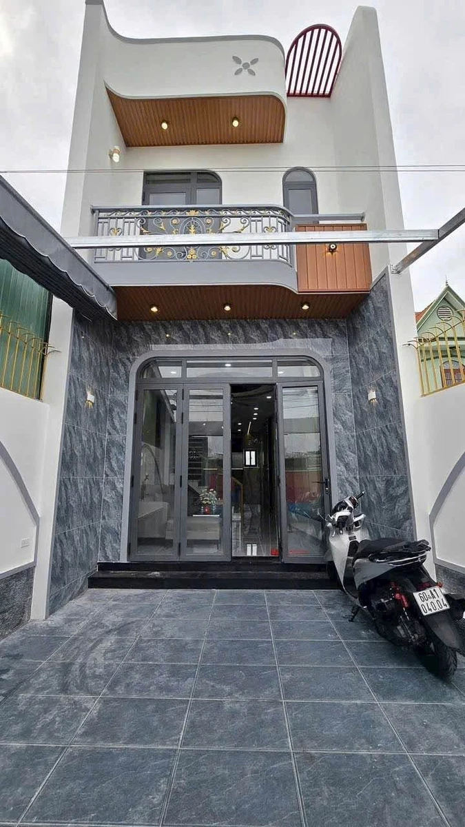Bán nhà sổ riêng 4PN, 160m2 Quận 4 giá 3,43 tỷ - Ảnh 1