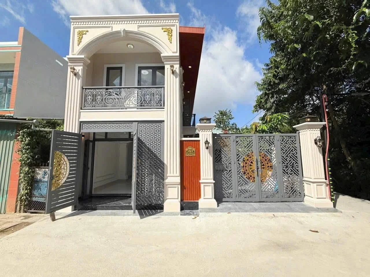 Bán biệt thự tân cổ điển 150m² 3PN góc 2 mặt tiền Bình Chánh - Ảnh 1