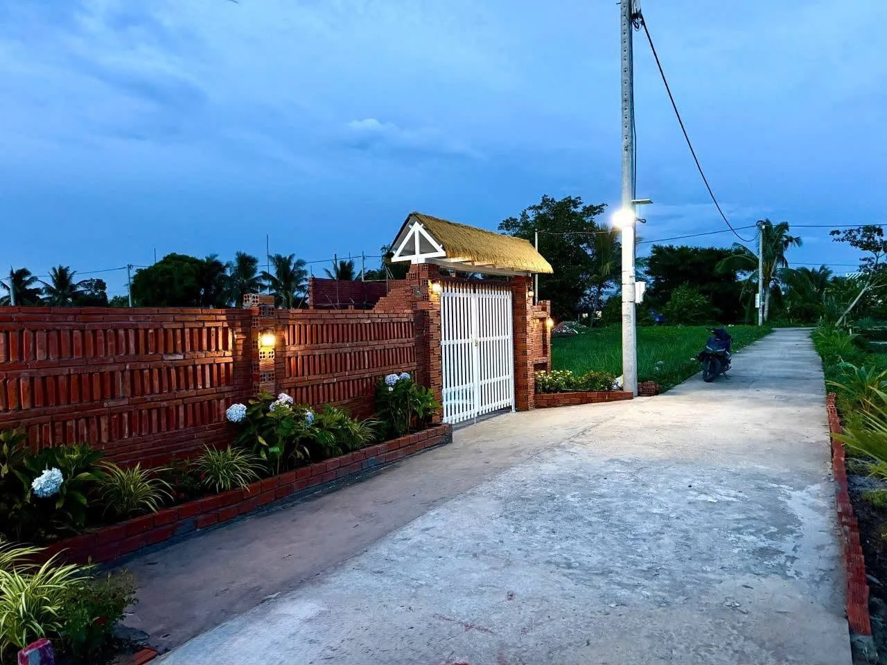 Đất mặt tiền đường nhựa Quãng Thành 299 triệu 920m2 - Ảnh 1