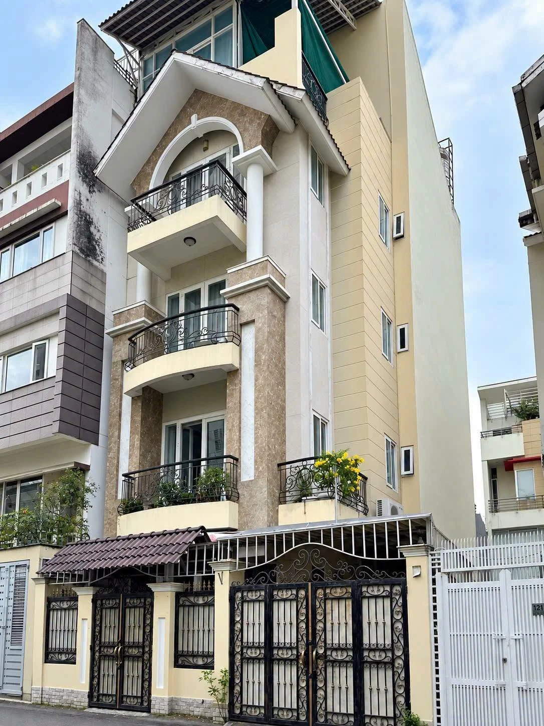 Bán nhà 5 tầng 114,4m2 hẻm xe hơi Nguyễn Văn Thương gần ga Metro Tân Cảng, Bình Thạnh - Ảnh 1