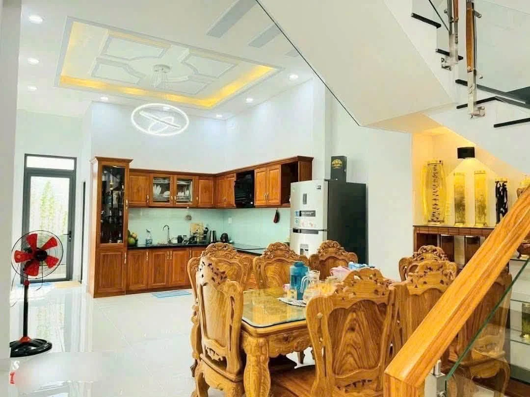 Bán nhà mặt tiền 3 tầng 106m² đường 4 Linh Tây, Thủ Đức giá 9,8 tỷ - Ảnh thu nhỏ 4