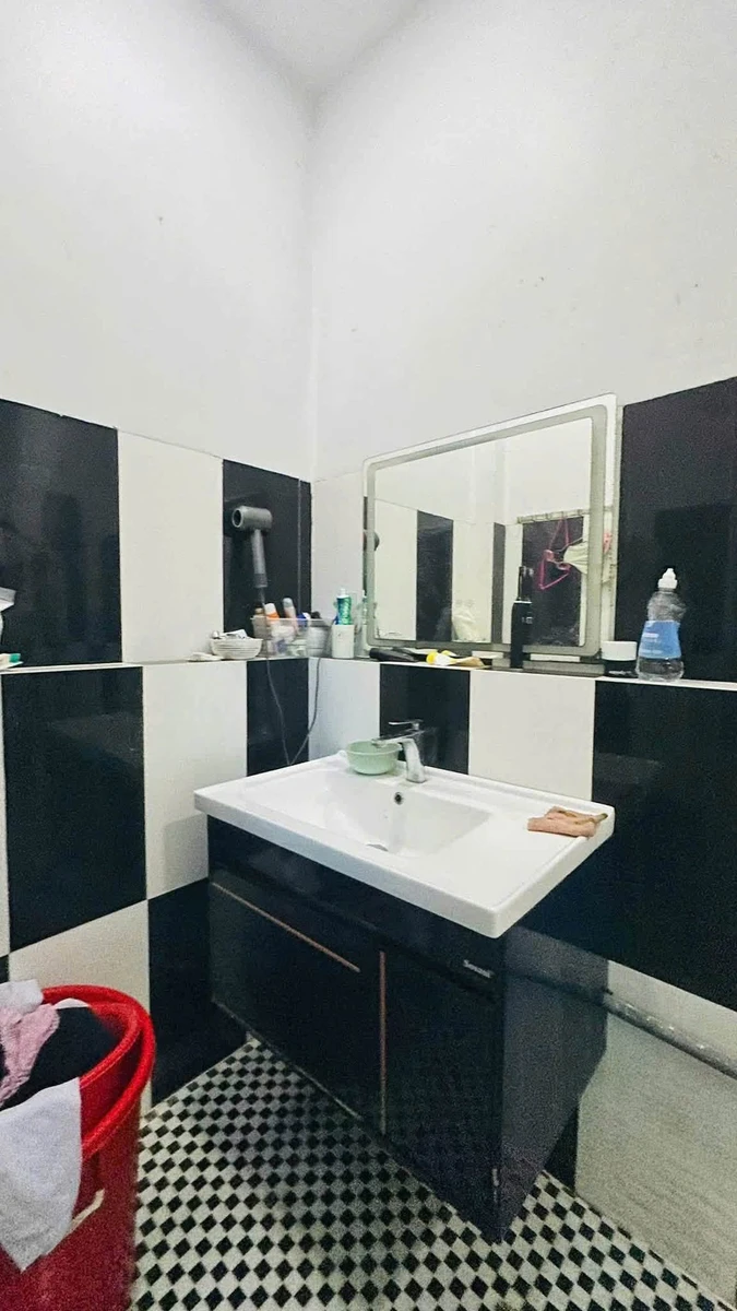 Nhà hẻm Nguyễn Xuyển Nha Trang 121,6 m2, 3 tầng, 3 phòng ngủ, 3 tỷ 8 - Ảnh thu nhỏ 2