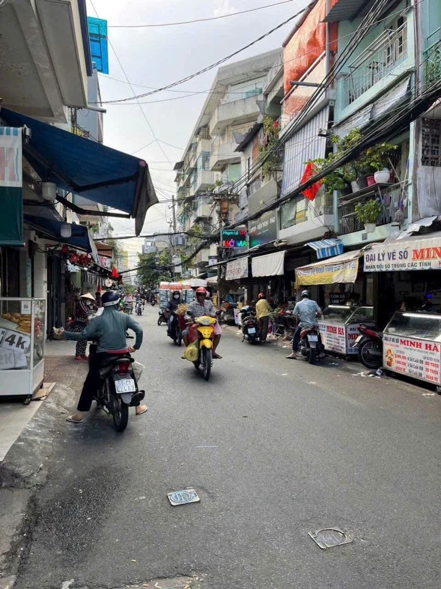 Bán nhà hẻm Đoàn Văn Bơ, Phường Khánh Hội, Quận 4, 3PN, giá 4,5 tỷ - Ảnh 1