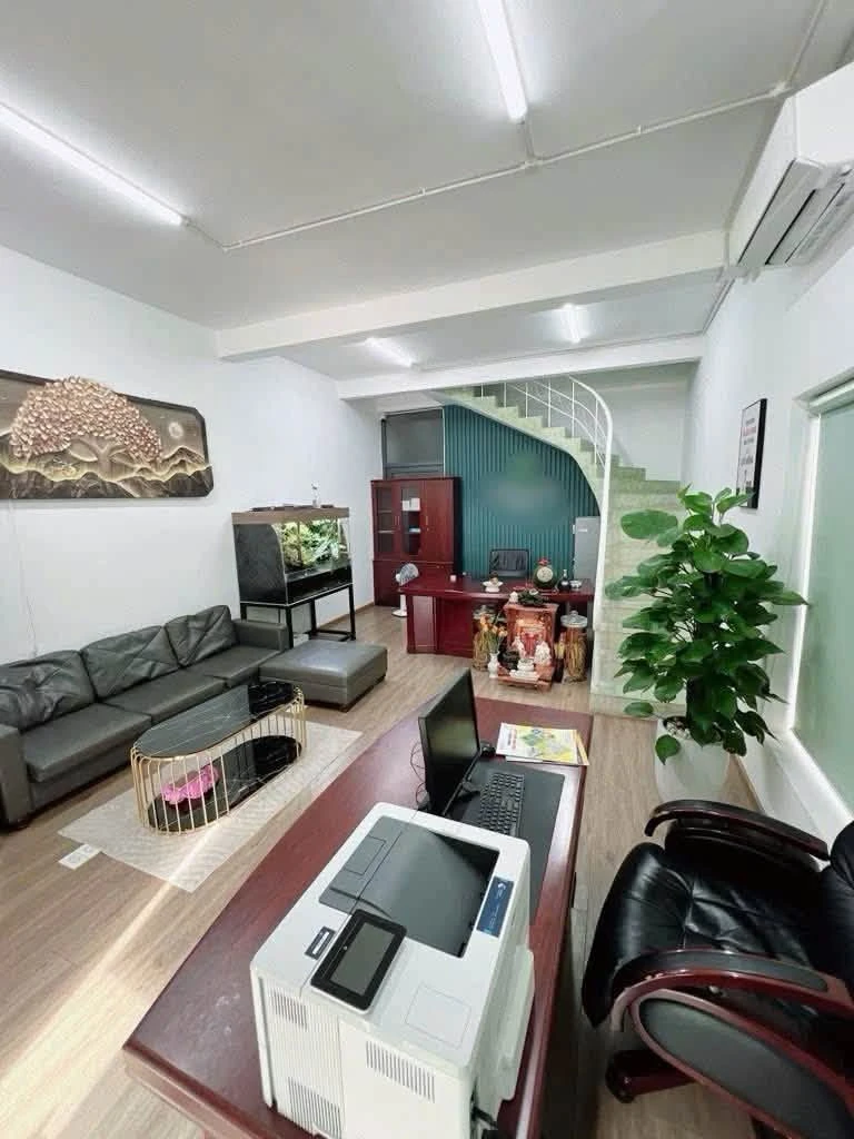 Bán nhà mặt tiền Hồ Thị Tư 200m2, 2 tầng 6PN, Hiệp Phú Quận 9, giá 32 tỷ - Ảnh thu nhỏ 2