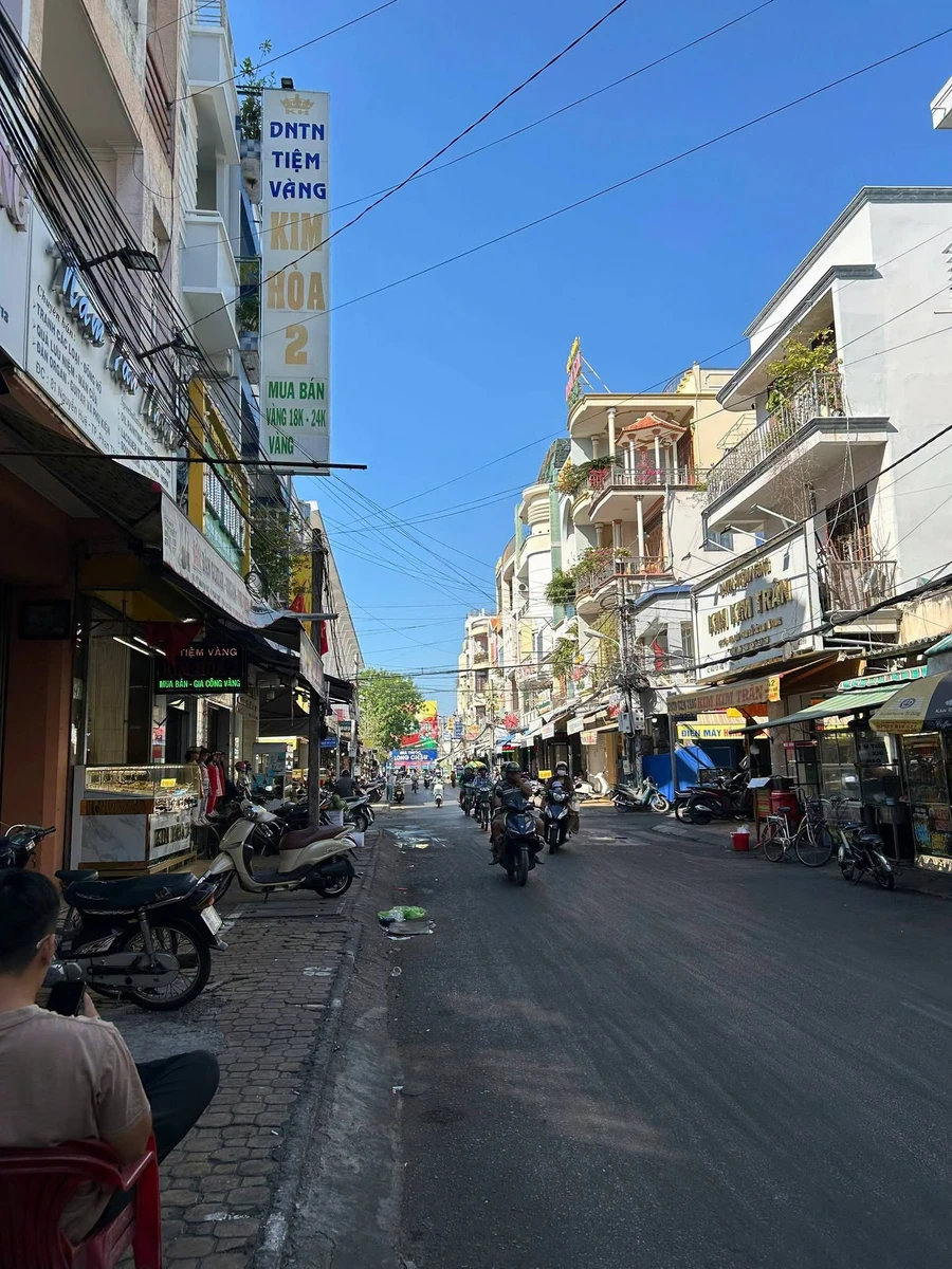 Bán nhà mặt tiền Nguyễn Huệ Phan Thiết 248m2, 11,9 tỷ - Ảnh thu nhỏ 2