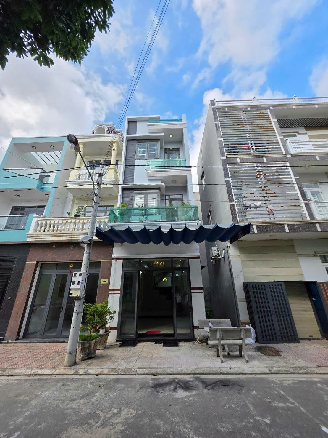 Bán nhà 2 mặt tiền 71m2, 4PN, Dĩ An, Bình Dương - Ảnh 1