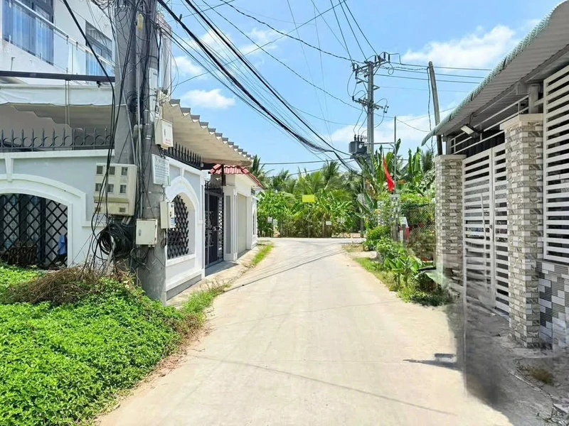 Bán nền đất 98m2 mặt tiền hẻm Bến Tre 650 triệu