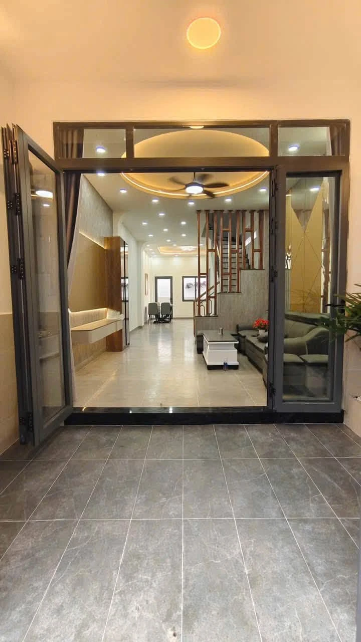 Bán nhà hẻm ô tô 60m² 4PN gần chợ Hiệp Bình, Thủ Đức - 5,5 tỷ - Ảnh 1