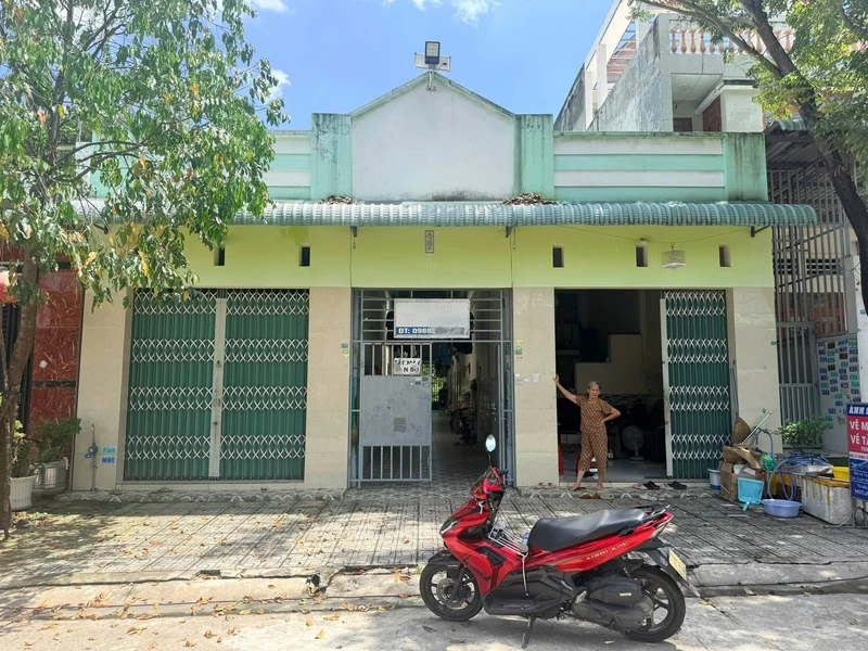 Bán dãy trọ 8 phòng + 2 kiot 300m2 Bến Cát Bình Dương
