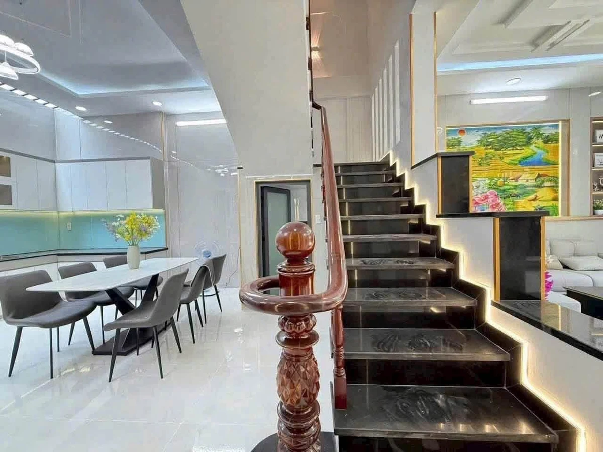 Bán nhà 3 lầu 5PN 221,9m² Quận 12 giá 5 tỷ 950 - Ảnh thu nhỏ 4