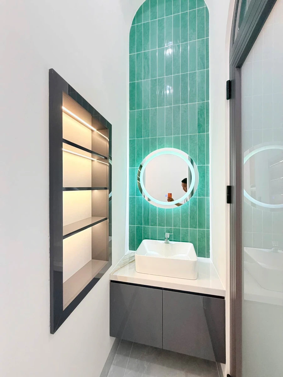Bán nhà mới 5x26m full nội thất, 3PN 2WC, hẻm 442 Y Moan, Buôn Ma Thuột, giá 2 tỷ 950 - Ảnh thu nhỏ 2