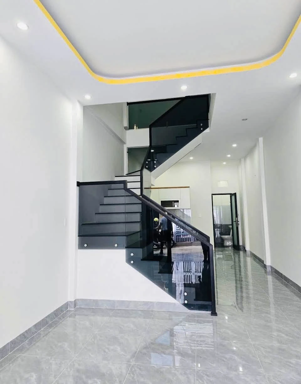 Bán nhà 2 tầng hẻm ô tô đường Nguyễn Công Phương, sàn 124m2, giá khoảng 1,7 tỷ, Quảng Ngãi - Ảnh 1