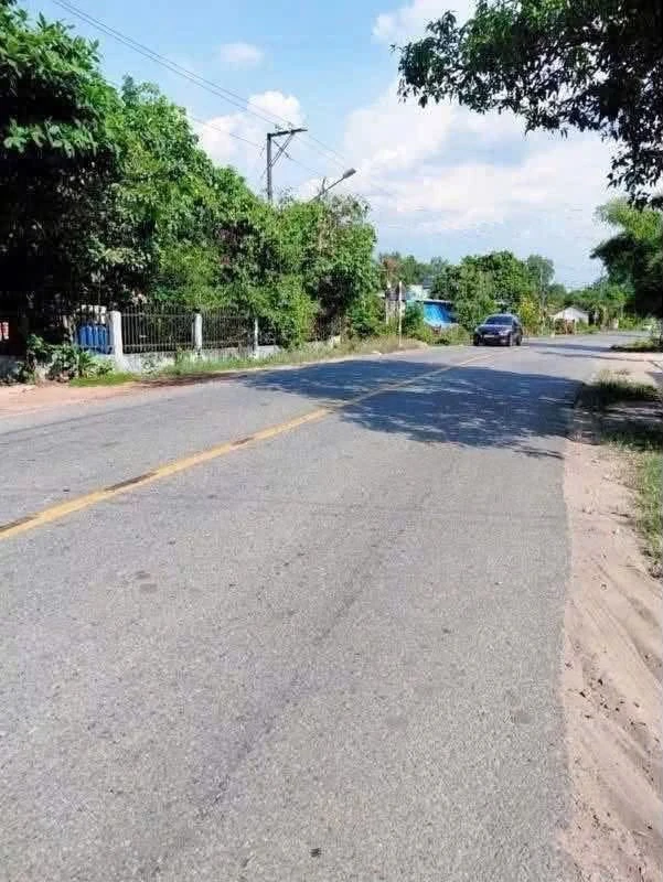Bán đất mặt tiền DT748 giá 2,7 tỷ, thổ cư, Phú An, Bình Dương cũ - Ảnh 1
