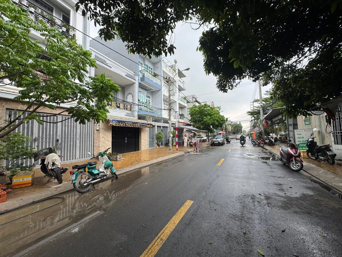 Bán nhà góc 2 mặt tiền kinh doanh Hiệp Bình Chánh 108m2, 14 tỷ - Ảnh 1