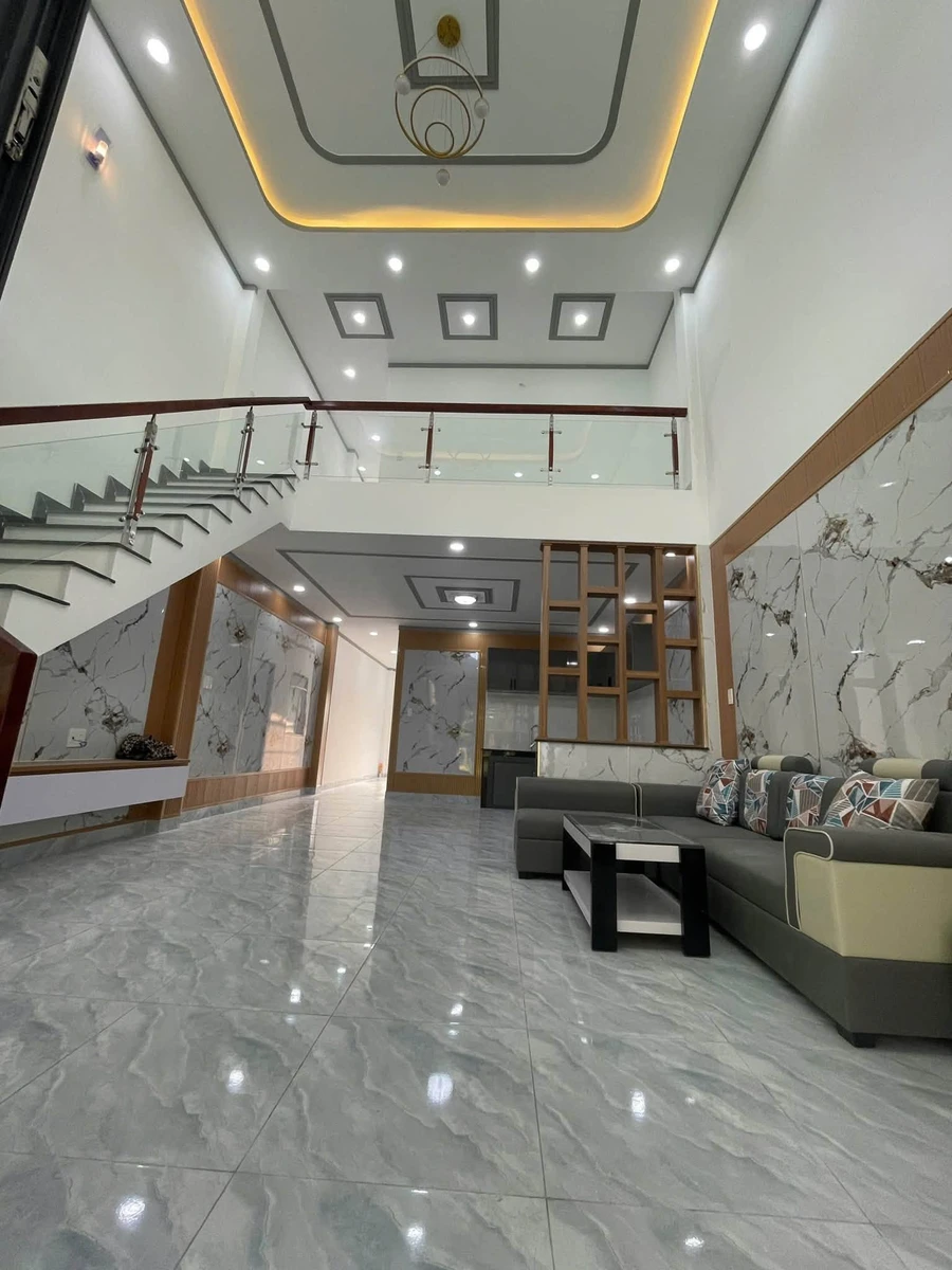 Bán nhà sân vườn 5x31m, 3 phòng ngủ, 2WC, giá 2,08 tỷ tại Bến Cát, Bình Dương - Ảnh thu nhỏ 2