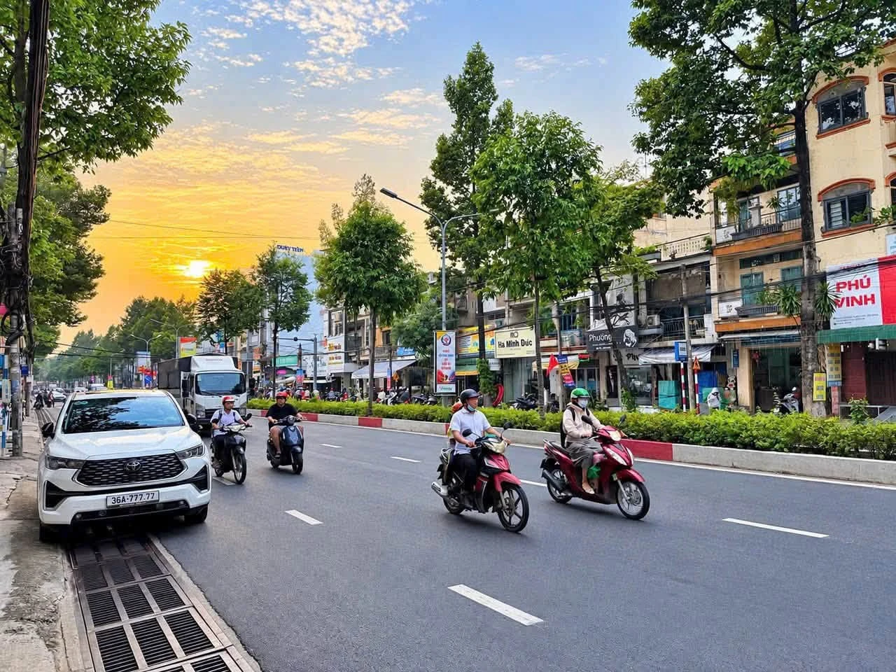 Bán nhà 1 trệt 2 lầu 3PN, DTSD 160m², đối diện chợ Tân Phong, giá 4,25 tỷ - Ảnh 1
