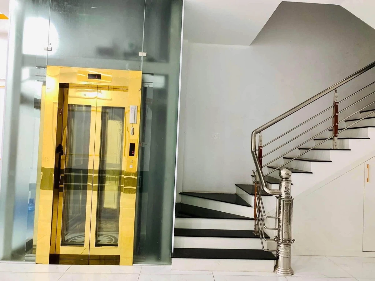 Bán nhà mặt phố Nguyễn Thái Học 112,8m² 4 tầng có thang máy Nghệ An - Ảnh thu nhỏ 3