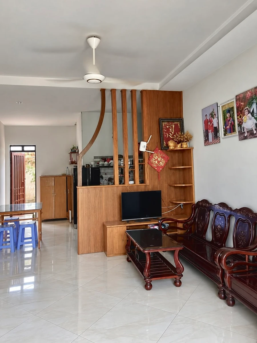 Bán nhà 2 tầng 55m2 kế Vinhomes gần 3 tỷ - Ảnh 1