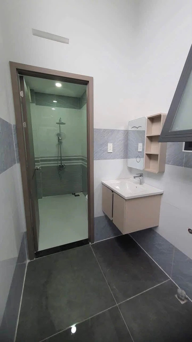 Bán nhà mới xây 1 trệt 1 lầu mặt tiền đường Nguyễn Văn Thậm, 108m2, 3PN, giá 2 tỷ - Ảnh thu nhỏ 4