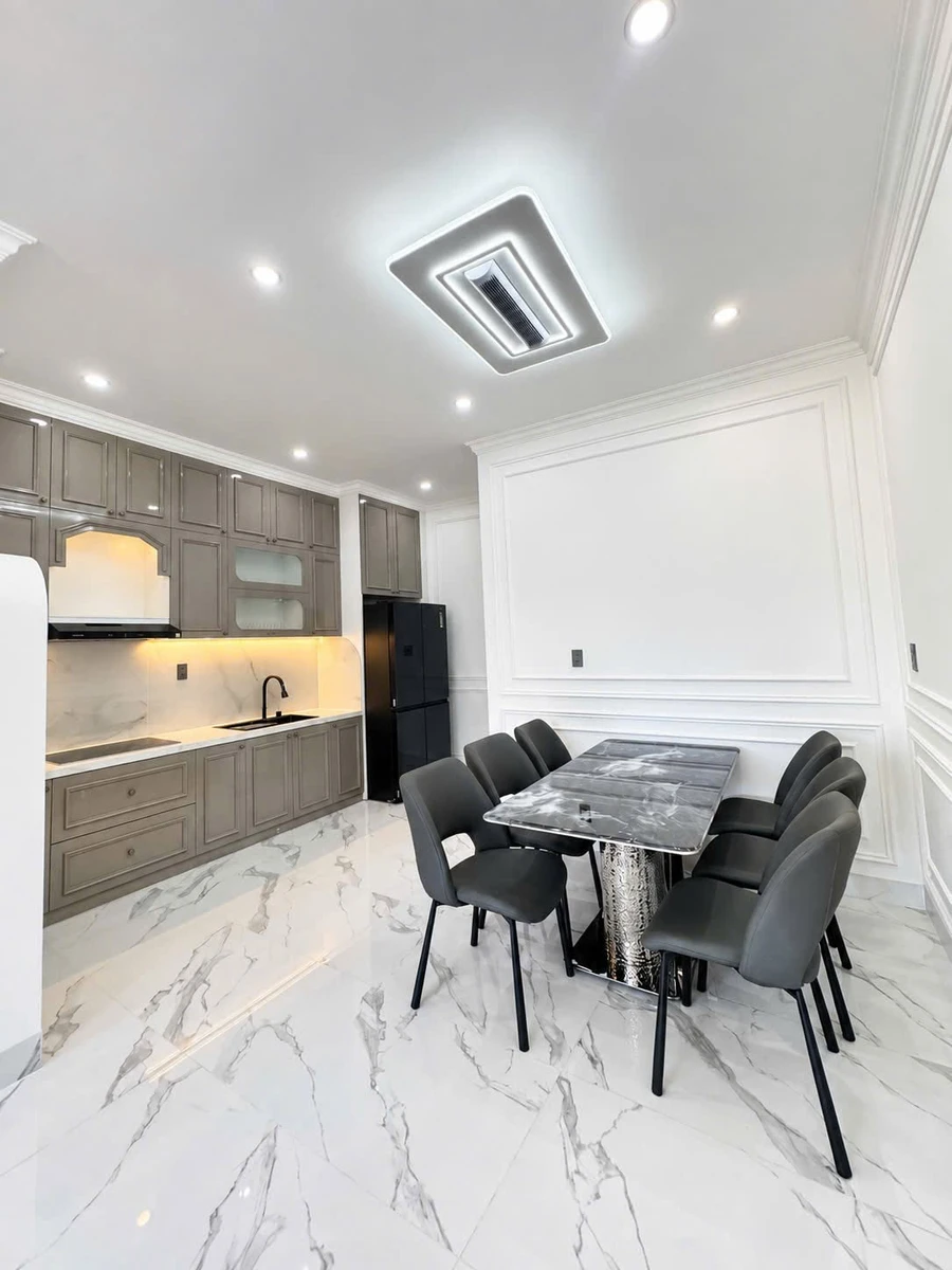 Bán nhà 3 tầng 195m² full nội thất gần Phạm Văn Đồng - Ảnh thu nhỏ 3
