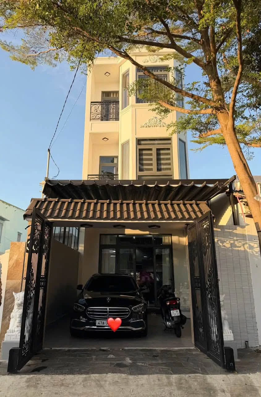 Bán nhà 2 lầu mặt tiền Trần Phú, 5x20m, Bình Tân - Ảnh 1