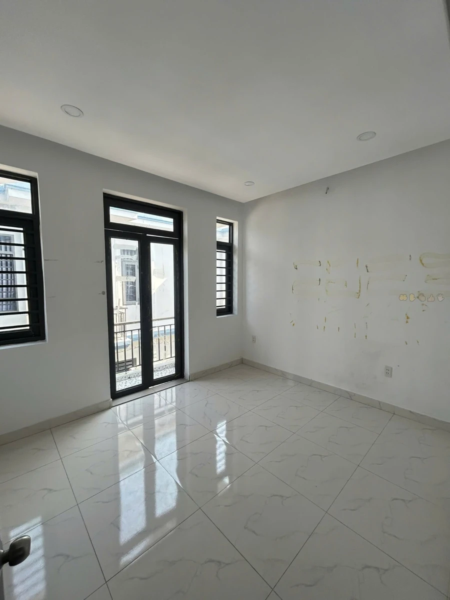 Bán nhà 1 trệt 1 lầu 4x10m, sổ hồng riêng, đường Nguyễn Văn Bứa, Hóc Môn, giá 620 triệu - Ảnh thu nhỏ 3