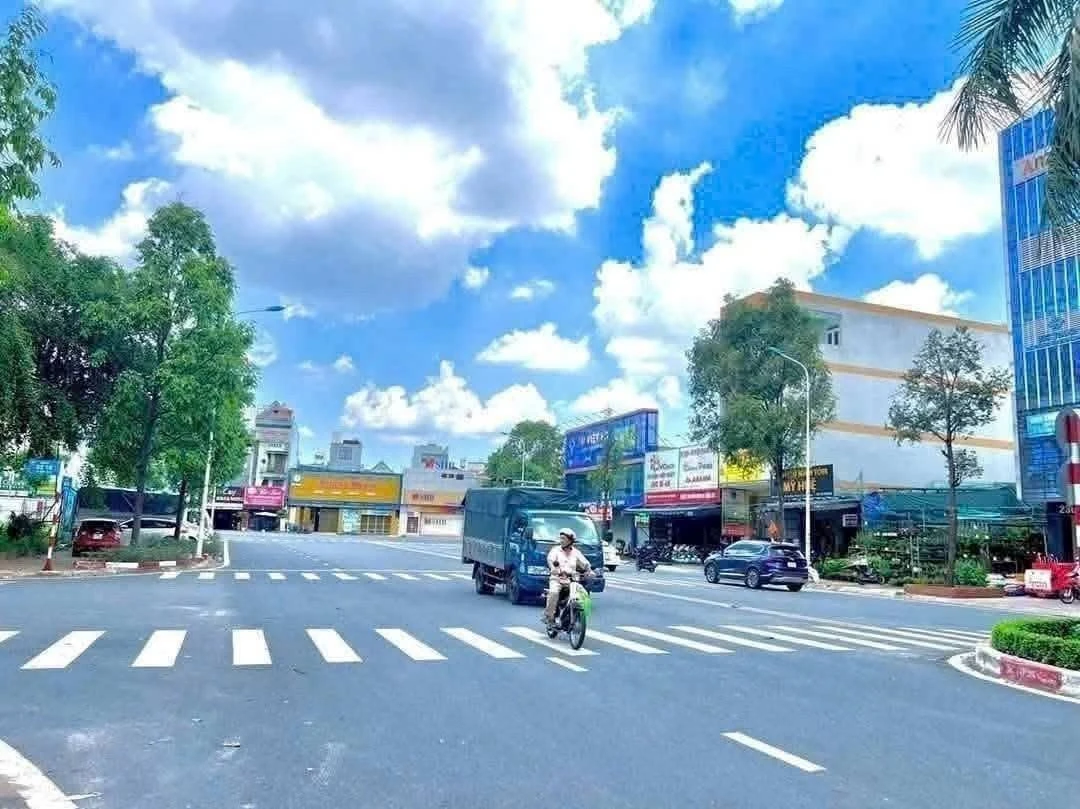 Bán 3 lô đất mặt tiền đường GS1, phường Đông Hòa, view vòng xoay, từ 90m2 đến 152m2 - Ảnh thu nhỏ 2