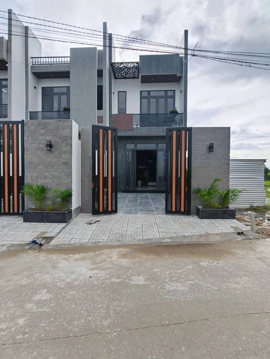 Bán nhà phố hiện đại 115m² 3 phòng ngủ tại Mỹ Hạnh Bắc, Long An - Ảnh 1
